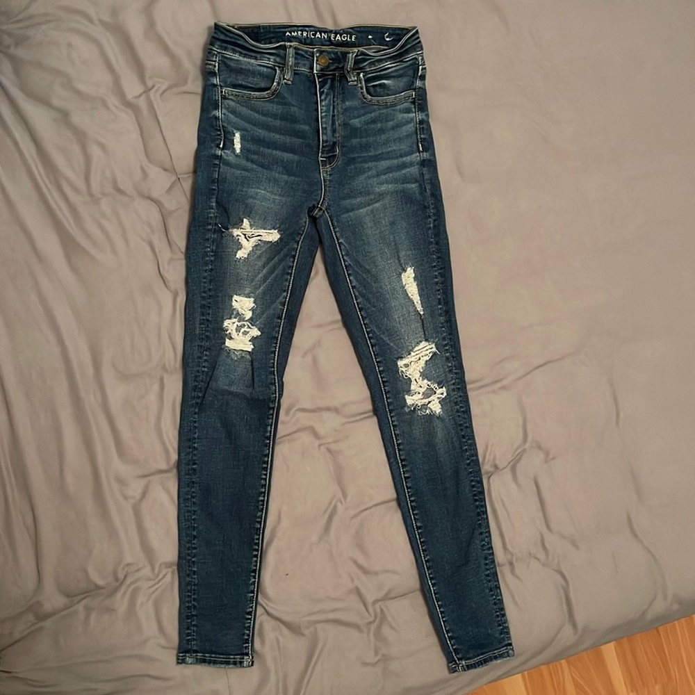Stretchy ripped American eagle skinny jeans